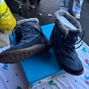 Columbia Navy Quilted Boots with Faux Fur Trim